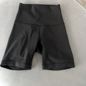 Lululemon wunder train contour fit- shorts 4”